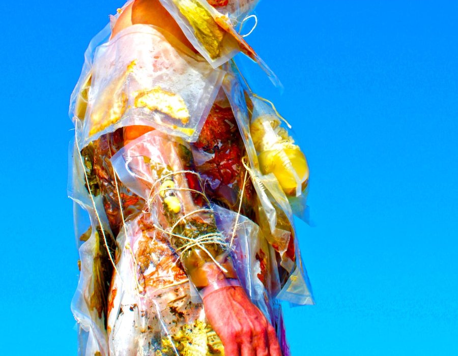Figures enveloppées